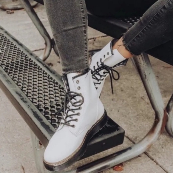 💎NWOB Dr. Martens "Zavala" White Combat Boots - Picture 14 of 14